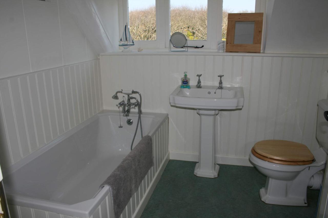 Greystone Cottage - Sea Views, Short Stroll To A Beautiful Sandy Beach Brook  ภายนอก รูปภาพ