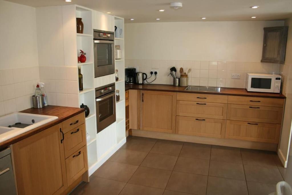 Greystone Cottage - Sea Views, Short Stroll To A Beautiful Sandy Beach Brook  ภายนอก รูปภาพ